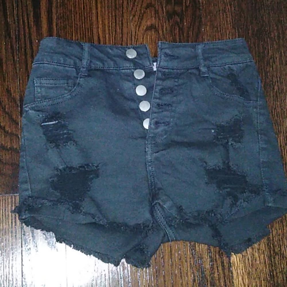 black refuge shorts
